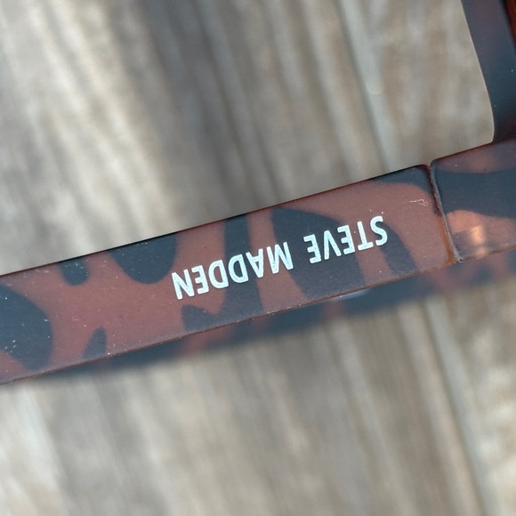 NEW Steve Madden Reading Sunglasses 100% UVA-UVB Lens Protection +2.00 - Picture 2 of 6